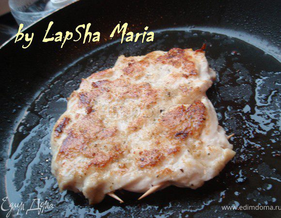 На капельке оливкового масла обжарить "плетенку" с двух сторон до румяности. В процессе периодически прижимать к сковороде лопаткой, чтобы хорошо подзолотилось. 