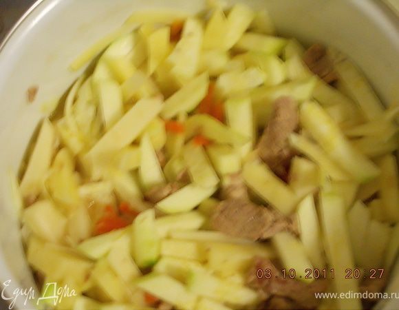 добавить картофель и цукини

