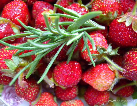6. А внутри - клубника и розмарин