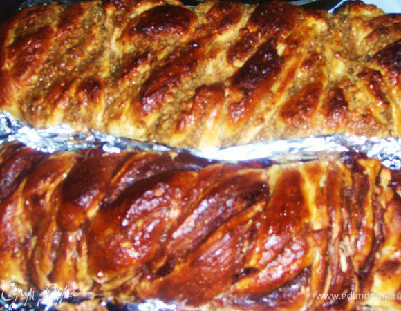 Варим сироп из воды и сахара. Можно налить ст ложку лимонного сока. Готовый кранч смазываем сиропом, нарезаем и подаем к чаю. Приятного аппетита)) 