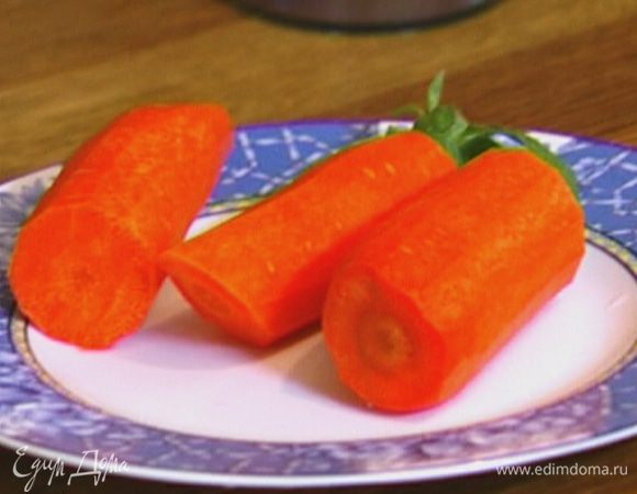 Морковь почистить.