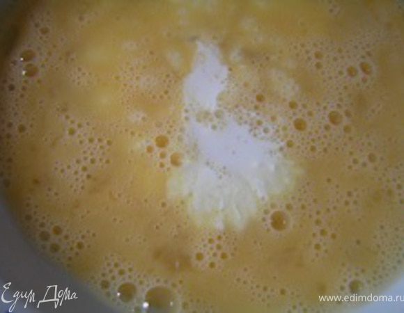 добавить сливки, еще взбить,