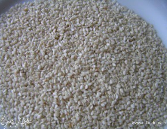 В другую тарелку - кунжут.