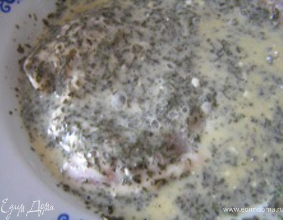 окунуть в яично-мятную смесь,