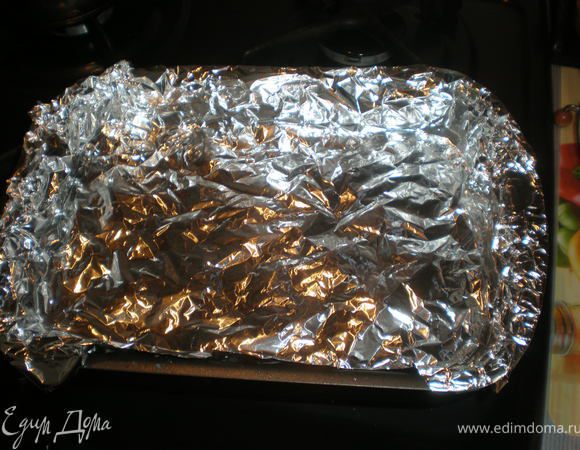 Накрыть фольгой и поставить в холодильник минимум на час, а лучше на ночь.