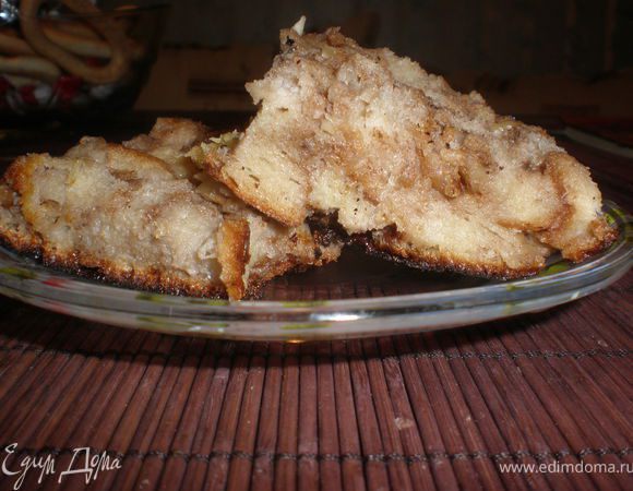 Разогреть духовку до 180 градусов. Не снимая фольги, поставить пуддинг в духовкуна 30 минут. Затем убрать фольгу и поставить пуддинг в духовку ещё на 10 минут.