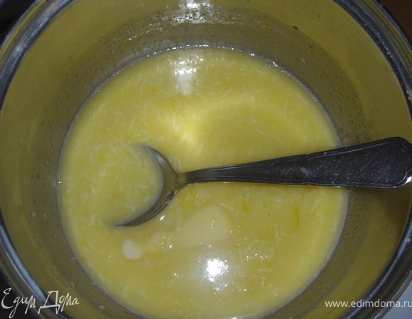 Начинка ореховая: В кастрюле смешать молоко и сахар. Поставить на огонь и довести до кипения. Добавить масло,ванилин и цедру. Варить 5 минут.