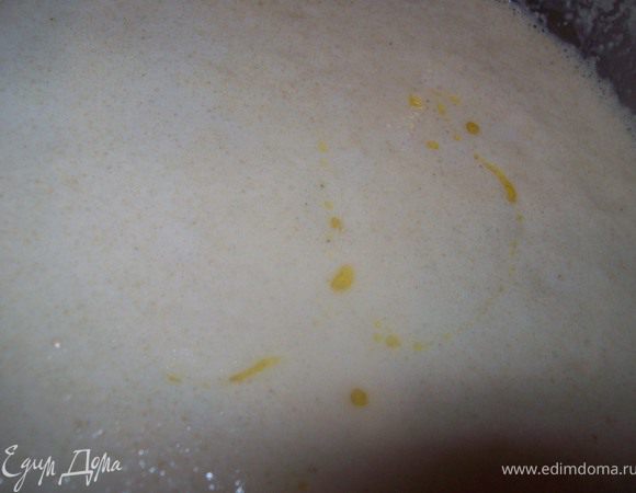 добавьте масло и соль. аккуратно перемешайте