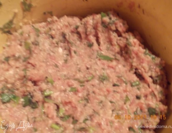 добавляем рубленную зелень и перемешиваем