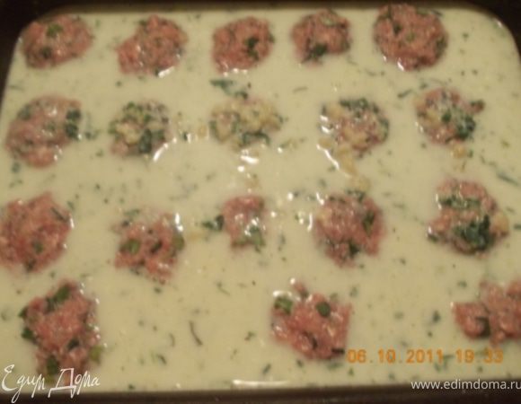 заливаем соусом тефтели и ставим в духовку минут на 25 температура 200гр.
Приятного аппетита! 