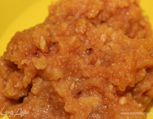 Яблоки измельчить на мелкой терке.