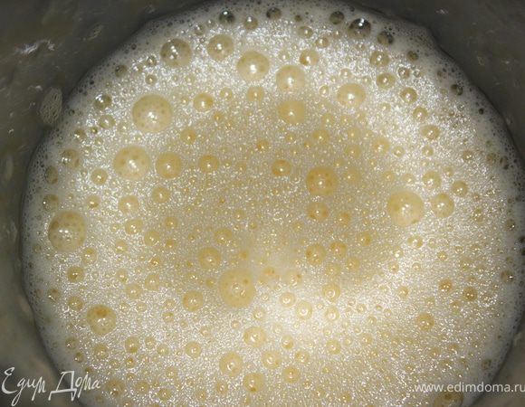 Яйца взбить.