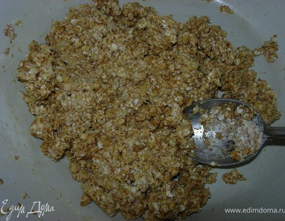 Заполняем формочки и выпекаем 25-30 мин в духовке при t 200С. Когда чуть остынут, достаем и поливаем медом.Когда они постоят подольше (если такое случится), сконы пропитаются медом и станут мягче и нежнее...
Приятного аппетита!
