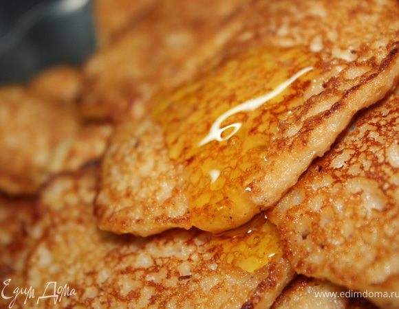 Выпекать оладушки с двух сторон на растительном масле. Подавать со сметаной, медом или вареньем. Угощайтесь и приятного аппетита, мои друзья***)