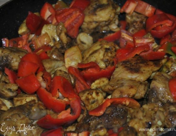 Добавить перец. Жарить 5 минут