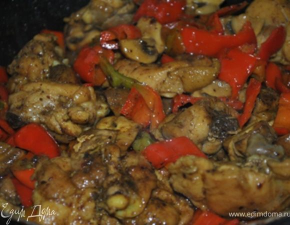 Убавить огонь до минимума и жарить, периодически помешивая 15 минут.