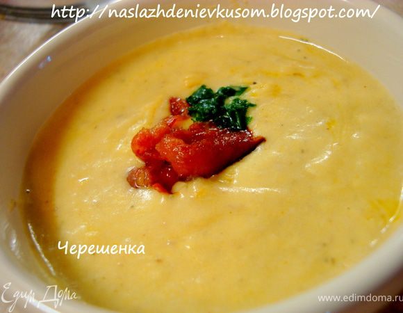 Ввести в суп сливки. Я люблю густые супы-пюре, поэтому мне хватило 150мл сливок. Если вам нравится более легкие варианты, то регулируйте густоту супа количеством сливок или воды (бульона)… Доводим наш суп до кипения, но не кипятим…