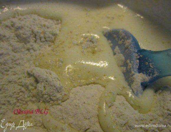 Добавить сухую смесь.