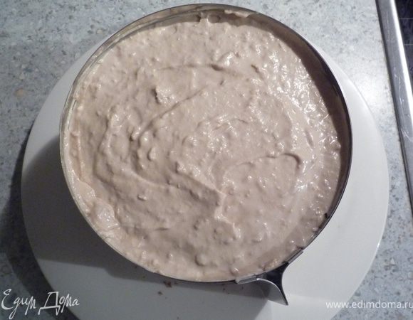 Затем выложить вторую (светлую) часть крема и поставить в холодильник на 1 час. Я оставляла на ночь.