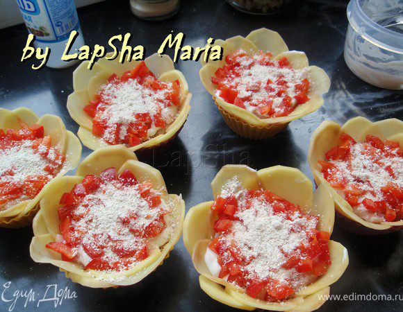 Сверху присыпем оставшимися хлопьями. И ставим в духовку на 20-25 минут при температуре 200С.