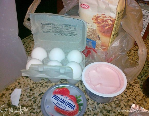 смешать филадельфию с яйцом до однородной массы