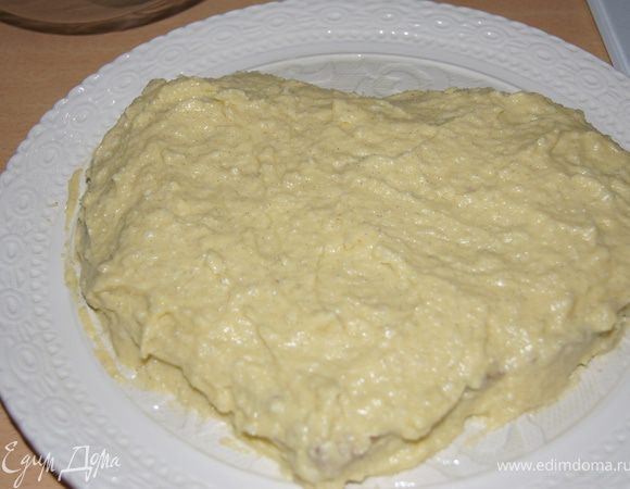 Второй крем смешать с мягким сливочным маслом, сметаной и первым кремом.
Делает торт: корж - крем - корж - крем.