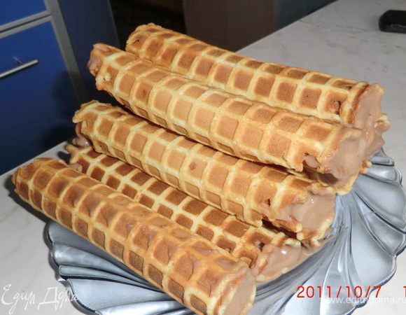 Начинить трубочки с двух сторон кремом Приятного аппетита!!!