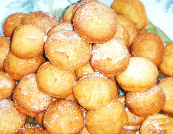 Присыпать сахарной пудрой и подавать к чаю. Приятного чаепития))