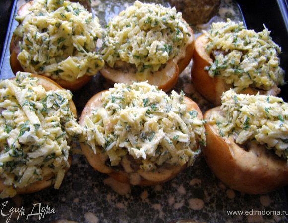  Добавить к сыру рубленную зелень  укропа, сметанный соус для вязкости массы, хорошо перемешать. В конце приготовления выкладываем на каждую корзинку сырную массу и ставим под гриль на 3-5 мин до зарумянивания.