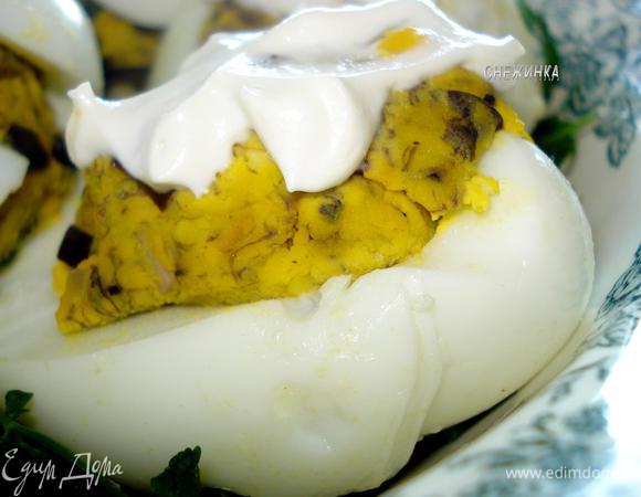 Можно подавать с соусом. Для этого смешать майонез и сметану в равных пропорциях.