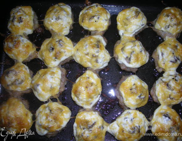 И ставим в духовку разогретую до 180-200градусов минут на 30. Но иногда поглядовать и ориентироваться по готовности мяса.