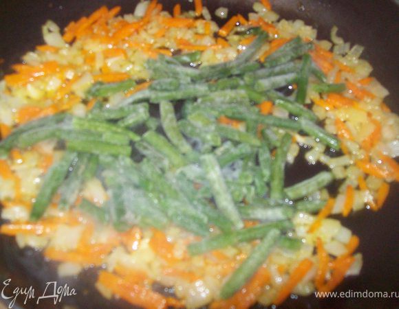 добавьте фасоль обжаривайте 2-3 минуты