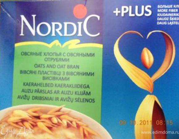 хлопья залить горячим молоком, перемешать и оставить для набухания