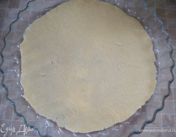 3. Выпекать в тартовнице (в аерогриле или духовке) при 230 С. Лепешка должна на пару сантиметров быть меньше формы. 