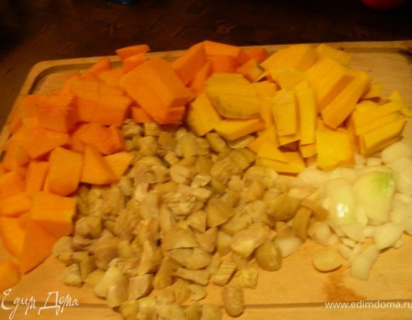 Овощи нарезаем довольно небольшими кусочками.