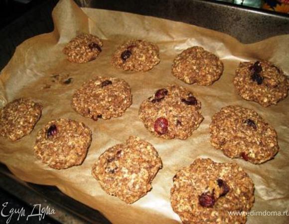 Влажными руками формируем печенья, выкладываем на слегка смоченный водой пергамент. 180 гр. 20 мин. Даем остыть и печенья прекрасно снимаются даже с несмазанного пергамента.