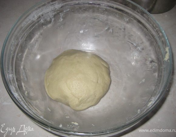 Из перечисленных ингридиентов замесить мягкое тесто (может потребоватся +-ложка-две муки).