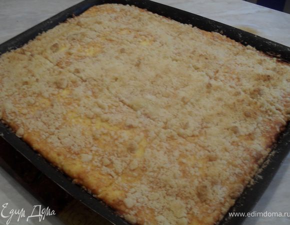 Духовку нагреть до 200*С, отправить в нее пирог.Выпекать до золотистого цвета (15-20 минут).