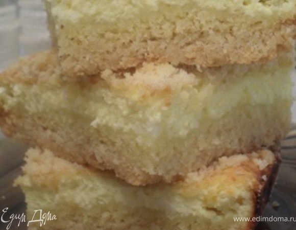 Готовый пирог разрезать на квадратики и подать.