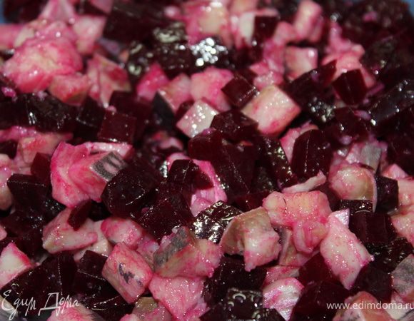 Я в процессе нарезания все по порядку укладывала в миску и перемешивала сразу) 