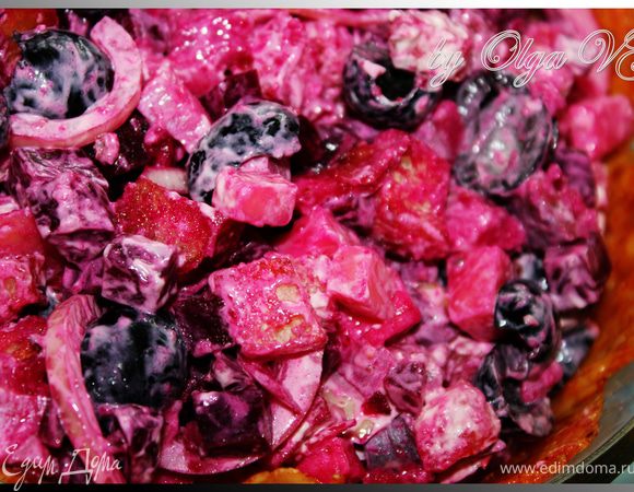 А на оладушки наш салатик. Вот и все) Приятного аппетита)