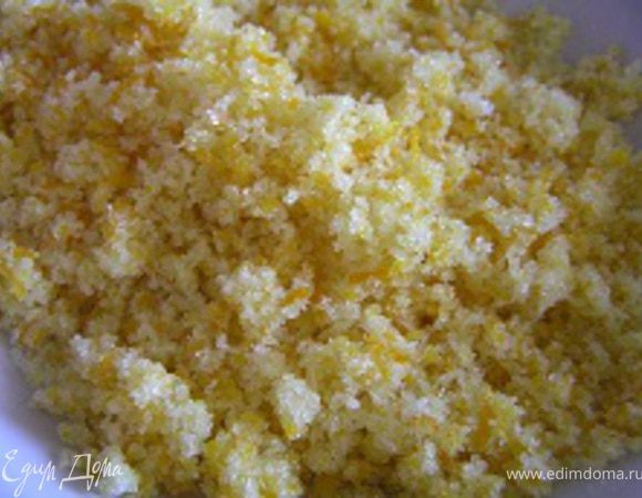 Приготовить апельсиновый крем (подробнее здесь http://www.edimdoma.ru/recipes/26850). В миску насыпать сахар, добавить цедру апельсина. Хорошенько растереть с помощью вилки. 