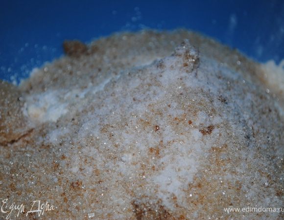 Отдельно смешать муку, манку, соль, сахар, разрыхлитель