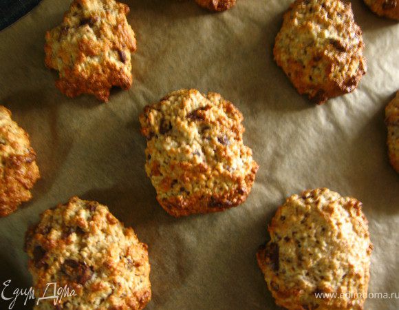 Выпекать 20 минут до золотистого цвета. Горячими снять с бумаги.