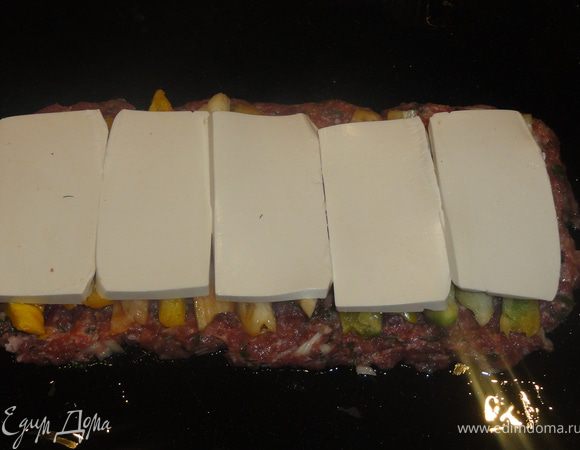 На перец раскладываем фету.