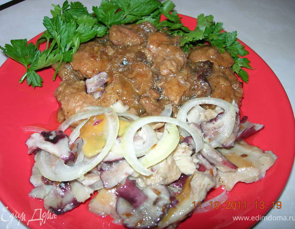 это блюдо прекрасно дополнят соленые домашние грибы и зелень.
 приятного аппетита:)
