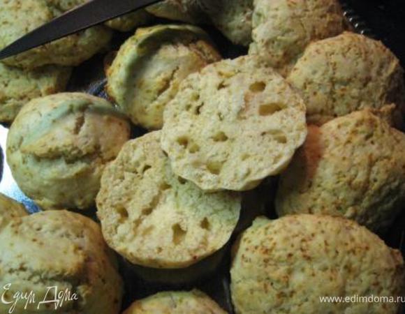 Подолбавшись немного с вырезание сконов (тесто липкое не самое легкое в работе), я достала формочки для кексов силиконовые, мокрыми руками отрывала тесто и выпекала в формочках. Очень удобно, когда делаешь это в первый раз. Выпекала я, как Черешенка 200 гр 20 мин. Так что ориентир по своей духовке. Это очень вкусно!