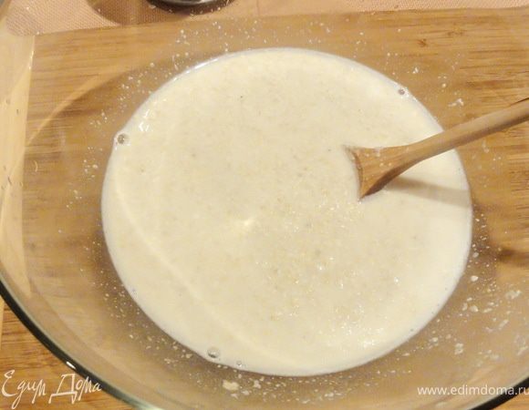 Хлопья (лучше быстрого приготовления), соль и дрожжи смешаем и оставим в тепле на 30 минут.