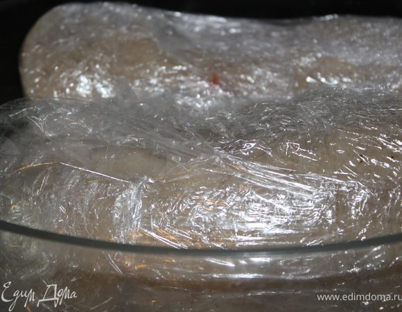 И прямо в пленке отправить в пароварку на 30 минут. 