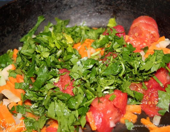 Далее следом добавляю порезанную зелень.